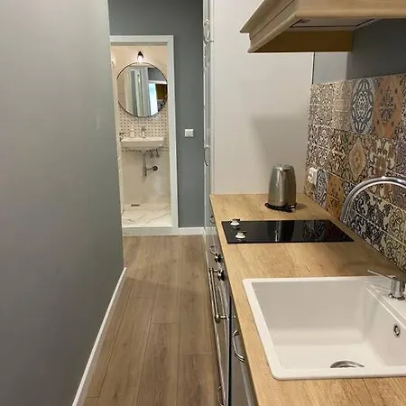 Boutique Magenta Pearl With Free Wifi Apartment