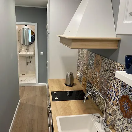 Boutique Magenta Pearl With Free Wifi